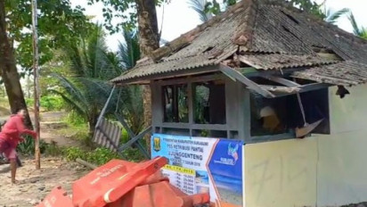 Pantai Ujunggenteng Sukabumi Banyak Sampah, Massa yang Kesal Rusak Pos Retribusi