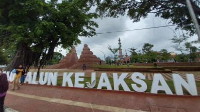 Ini yang Dikatakan Pengunjung Soal Kondisi Alun-Alun Kejaksan Cirebon: Kotor!