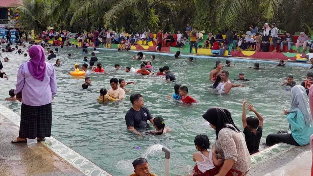 Pasca Idul Fitri, Wisata Alam Sumbar Masih Diminati Pengunjung
            - galeri foto