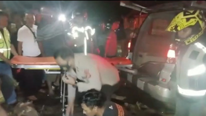 Truk Boks Muatan Ratusan Botol Miras Tabrakan di Jalur Gentong, Seorang Pemotor Tewas Tertimpa