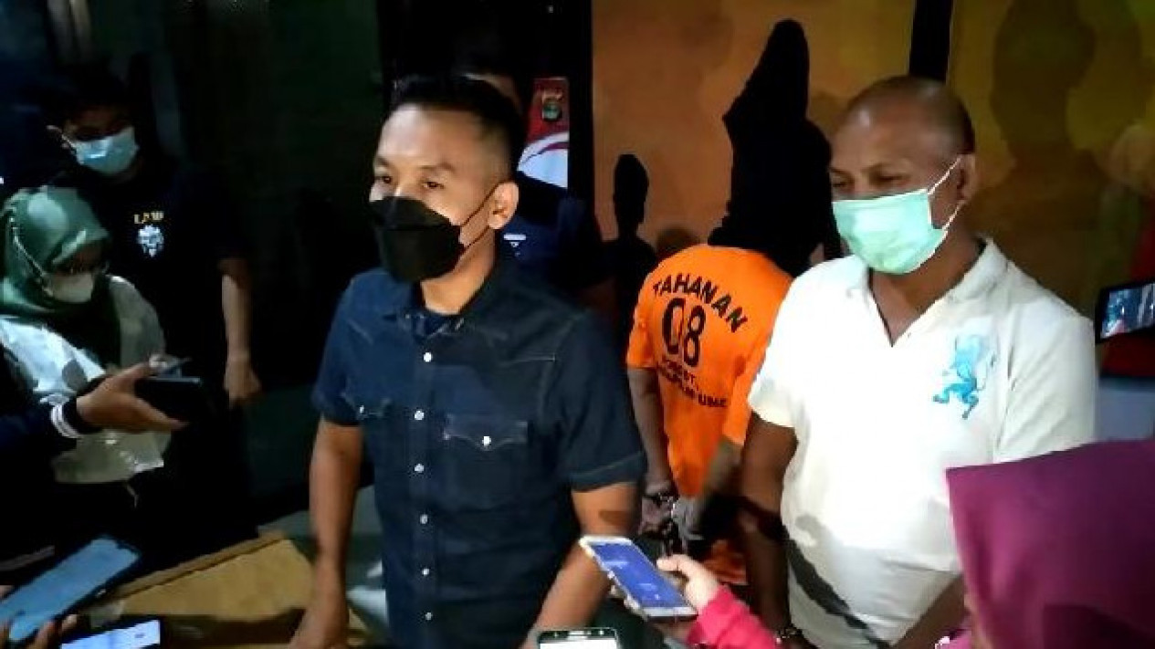 Bejat! Seorang Ayah di Bandar Lampung Tega Cabuli Anak Kandung Selama 3 Tahun
            - galeri foto