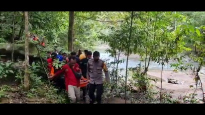 Terjatuh dari Pohon Aren, Korban Digotong Sejauh 4 KM Lewati Sungai