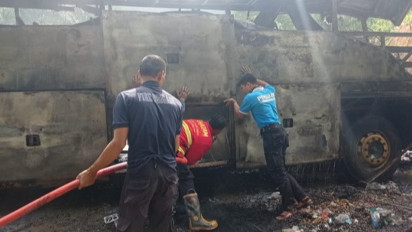 Sebuah Bus Terbakar di Jalan Lintas Sumatera, Api Diduga Berasal Dari Mesin yang Pecah