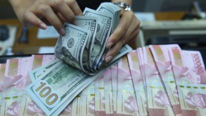 Rupiah Ditutup Melemah 15 Poin ke Posisi Rp14.613 per Dolar AS