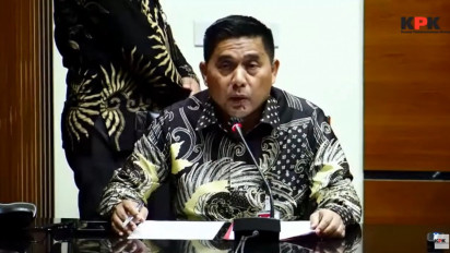 Wali Kota Ambon Richard Louhenapessy Tepergok Jalan-Jalan ke Mal saat Mengaku Sakit