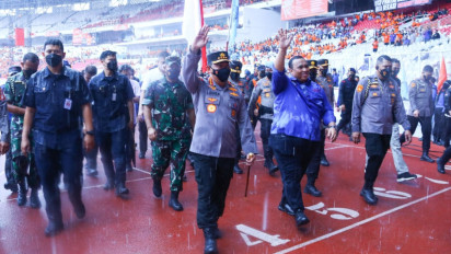 Di Bawah Guyuran Hujan, Kapolri Listyo Sigit Hadiri May Day Fiesta di GBK
