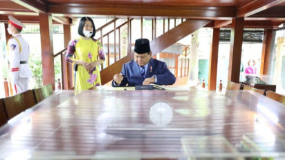 Menhan Prabowo Ziarah ke Mausoleum Tokoh Revolusi Vietnam Ho Chi Minh