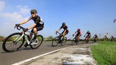 Ratusan Pebalap Sepeda Antusias Ikuti Ajang Suroboyo Race 2022, Sambut HJKS ke-729: Ekonomi Bangkit!