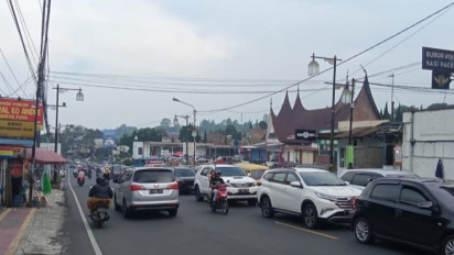 Jalur Puncak Cianjur Macet, Antrean Kendaraan Hingga 15 Km