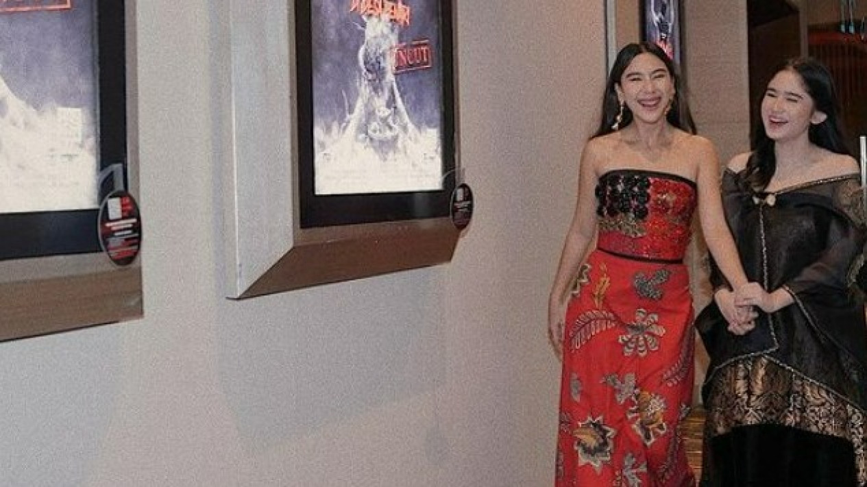 Heboh 'KKN di Desa Penari', Adinda Thomas: Pegang Tangan Tissa Biani Langsung Nangis
            - galeri foto