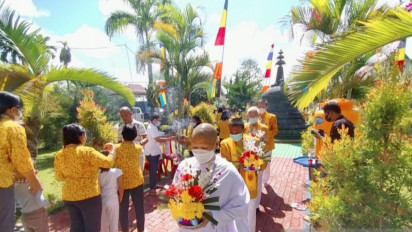 Ratusan umat Buddha di Tanjung Selor gelar ritual Pradiksina
