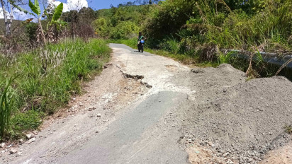 Jalan Lingkar Utara Menuju Rumdis Bupati Kerinci Rusak Parah