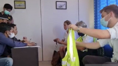 Awak Pesawat Terbang Asing Masuk Wilayah Indonesia Masih Diperiksa