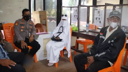 Begini Kisah Pilu Si Jubah Putih di Pringsewu yang Terlilit Pinjol