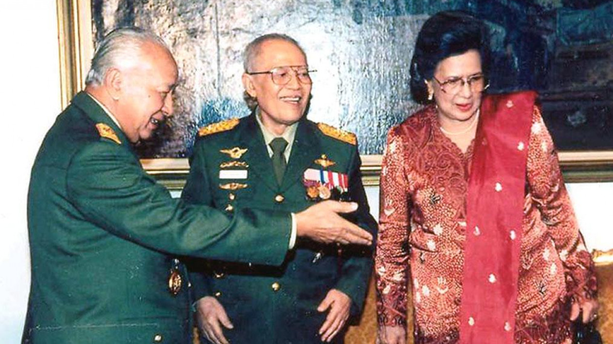 Beda Nasib Soeharto dan AH Nasution Setelah Pensiun dari TNI, The Smiling General Berkuasa, Nasution Merana
            - galeri foto