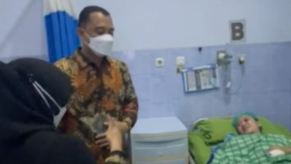 Sambangi Korban Kecelakaan Bus di Tol Mojokerto, Wali Kota Surabaya Sediakan Pendampingan Psikologi Bagi Keluarga Korban