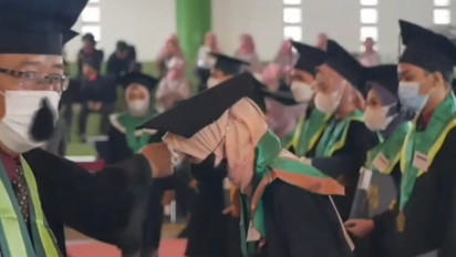 Kisah Perjuangan Anak Petani dari Pelosok Desa Jadi Lulusan Terbaik IAIN Kudus