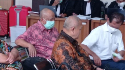 Terdakwa Alex Noerdin Hadiri Sidang Pertama di PN Palembang
