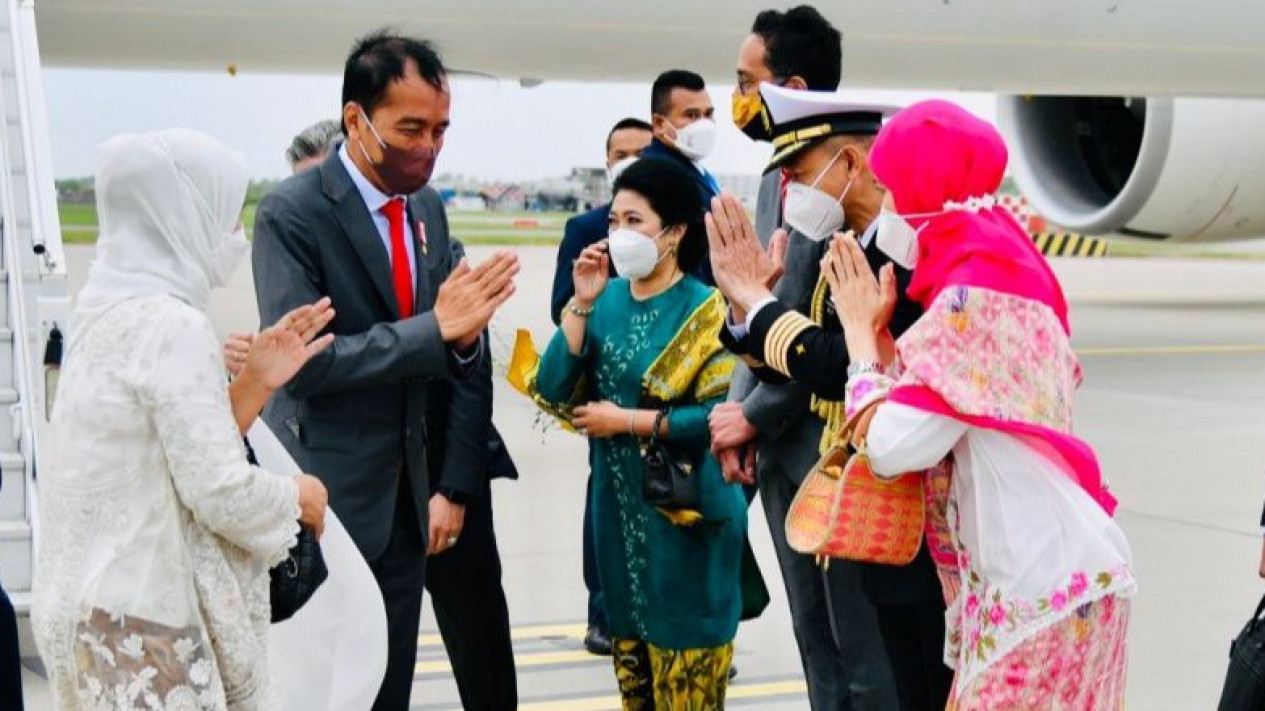 Presiden Jokowi dan Iriana Sudah Kemasi Barang dari Istana
            - galeri foto