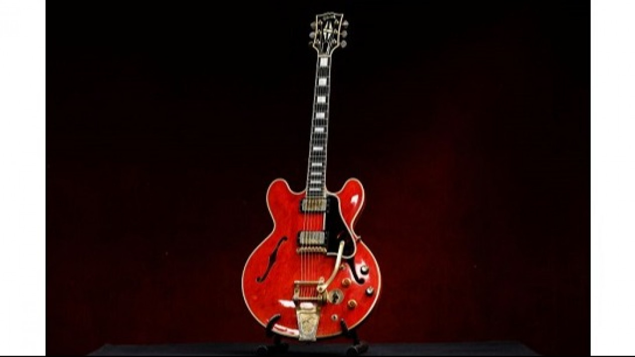 Gitar yang Hancur saat Oasis Bubar Dilelang, Nilainya Rp5,9 Miliar
            - galeri foto