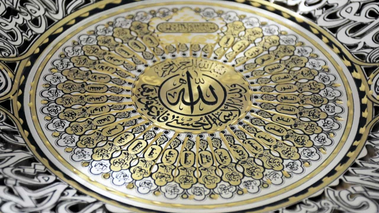 Mengetahui Keutamaan Membaca Asmaul Husna
            - galeri foto