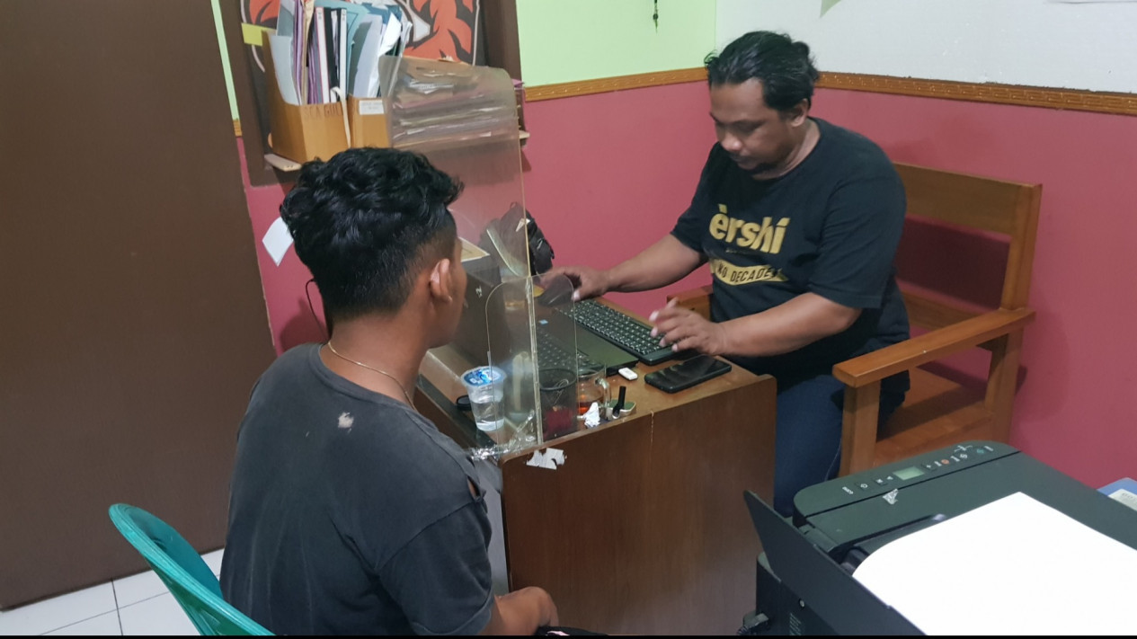 Perampok Mudus Mobil Travel, Rampok dan Buang Korban di Pinggir Jalan
            - galeri foto