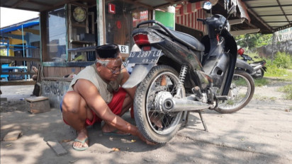 Setelah Tertunda 2 Tahun, Seorang Tukang Tambal Ban Di Boyolali Akhirnya Berangkat Naik Haji