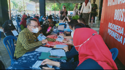 Sebelum Mengakses Layanan Kependudukan, Warga Purbalingga Divaksin Booster