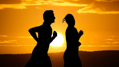 Ini Perbandingan Berlari di  Pagi dan Sore Hari, Mana yang Lebih Baik ?