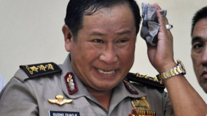 Susno Duadji Dulu Tampil Gagah Berseragam Polisi, Kini Pakai Kaos dan Sandal Jepit Jadi Petani