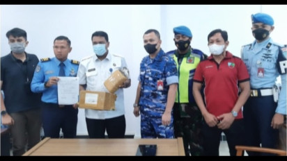 Petugas Bandara SSK II Pekanbaru Gagalkan Pengiriman Paket 1 Kg Ganja