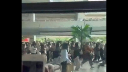 Train to Busan Viral di Twitter, Video Gerombolan Lari-lari di Bandara Disebut Mirip Adegan Dikejar Zombie?