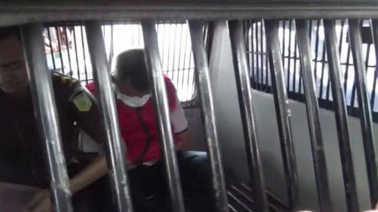 Korupsi Penanganan Sampah, Kadis PUTR Metro Lampung Ditahan Kejari
            - galeri foto