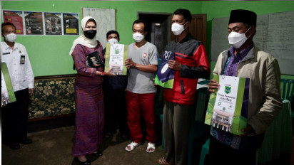 Cegah Wabah PMK, Pemkot Batu Bagikan Vitamin dan Disinfektan Kepada Peternak Sapi