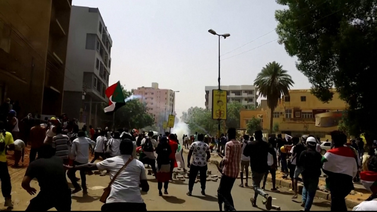 Warga Sudan Kembali Gelar Aksi Protes, Tuntut Militer Serahkan Pemerintahan Kepada Sipil
            - galeri foto