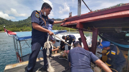 Gunakan Alat Tangkap Trawl, PSKDP Lampulo Amankan Dua Kapal Nelayan