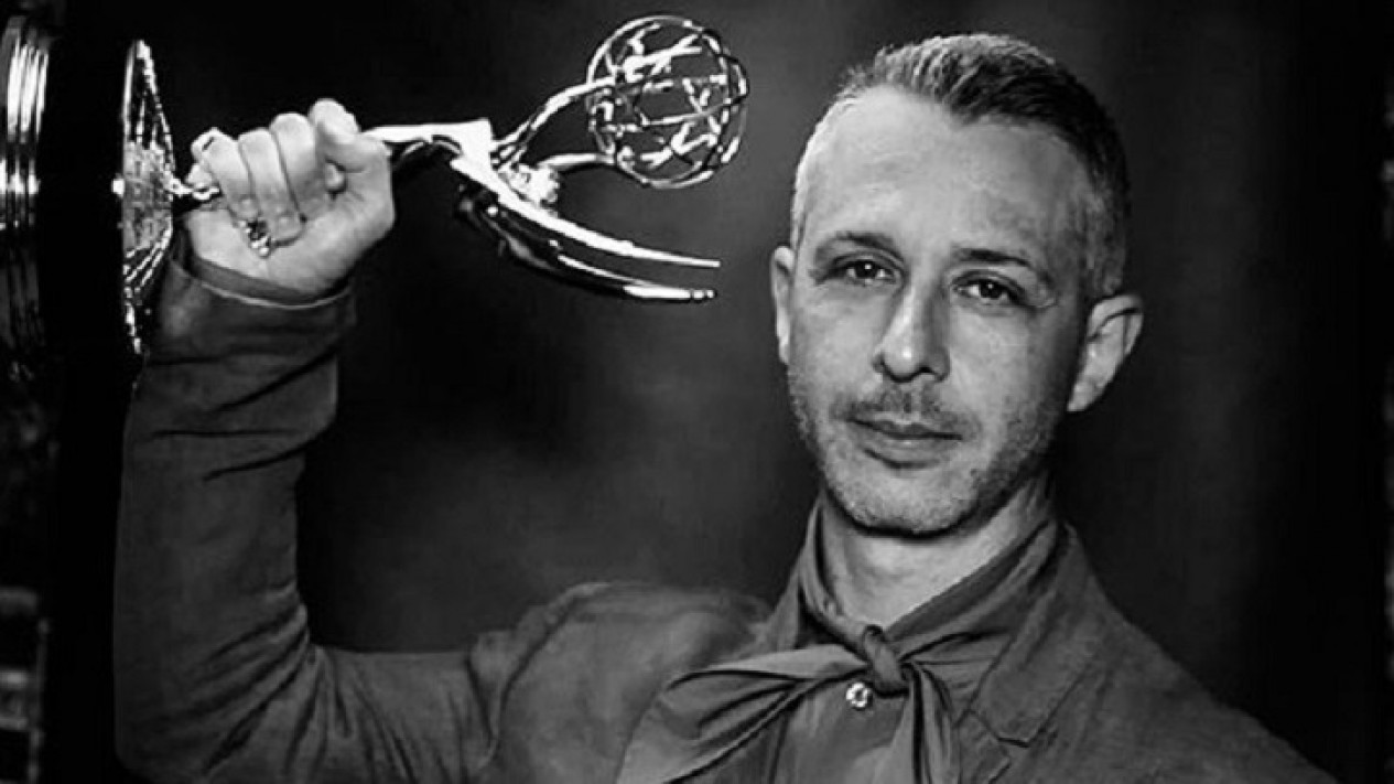 Profil Jeremy Strong yang Digandeng Anne Hathaway di Cannes Film Festival 2022
            - galeri foto