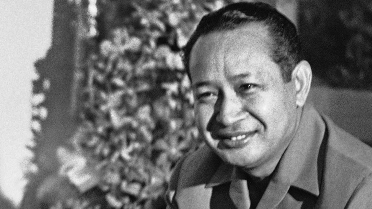 Rezim Soeharto Hancur Lebur pada 21 Mei 1998, Tien Sudah Prediksi 2 Tahun Sebelum Dia Wafat
            - galeri foto