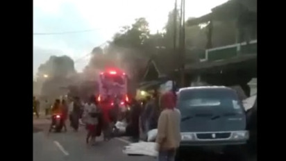BREAKING NEWS: Bus Pariwisata Tabrak Rumah dan Kendaraan di Ciamis, Bawa Rombongan Asal Banten