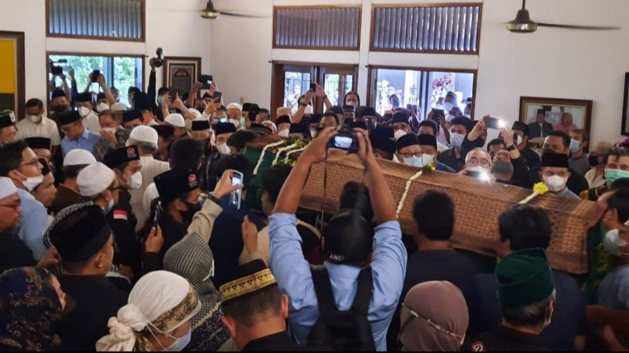 Sejumlah Tokoh Politik Melayat ke Rumah Duka Fahmi Idris
            - galeri foto