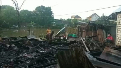 10 Bangunan Liar di Bawah Jembatan Pantura Juwana Pati Ludes Terbakar