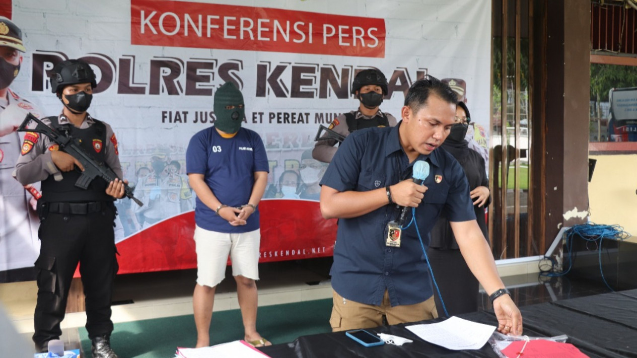 Satreskrim Polres Kendal Ringkus Pelaku Penipuan dan Penggelapan Franchise
            - galeri foto
