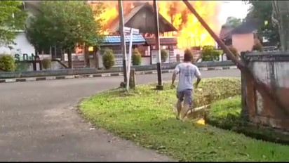 Kebakaran Hebat Landa Kantor BKP Sumber Daya Manusia Kapuas Hulu