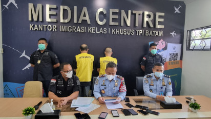 Langgar Izin Tinggal,  2 WNA di Batam Dideportasi