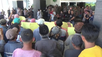 Tuntut Kejelasan Status Tanah Pusat Perkantoran Pemkab Padang Pariaman, Ratusan Warga Demo Kantor Bupati