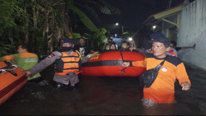 Puluhan Rumah Warga Terendam Banjir Akibat Jebolnya Tanggul Sungai Meduri Pekalongan