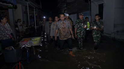 Cek Banjir Rob, Walikota Semarang Perintahkan Dibuat Tanggul Darurat
