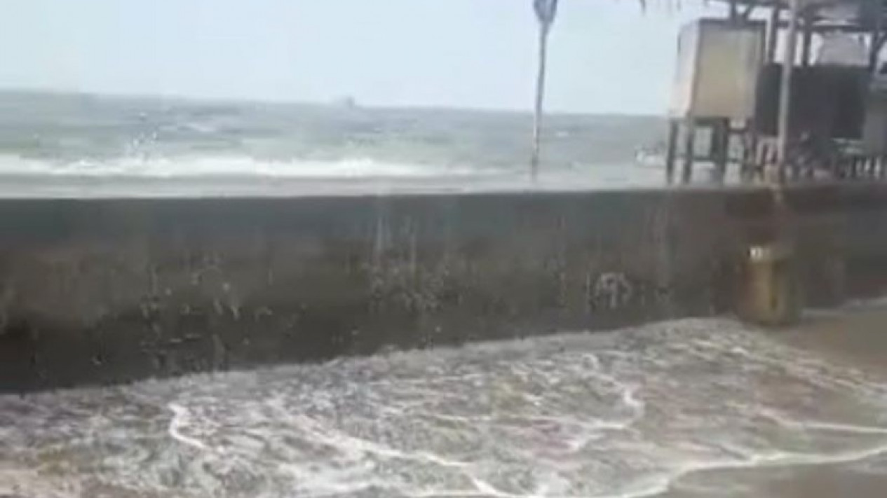 Pemerintah Lakukan Tanggap Darurat Pascabanjir Rob di Pantura
            - galeri foto