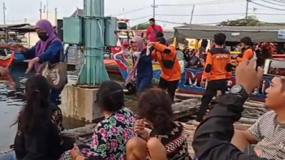 Gegara Tanggul Jebol, Banjir Rob Rendam Ribuan Rumah Warga di Semarang