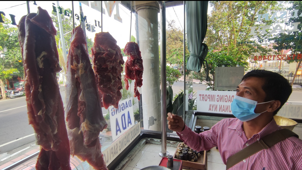 Perketat Pengawasan, Satgas PMK Kota Blitar Cek Jagal dan Peternakan Sapi
            - galeri foto